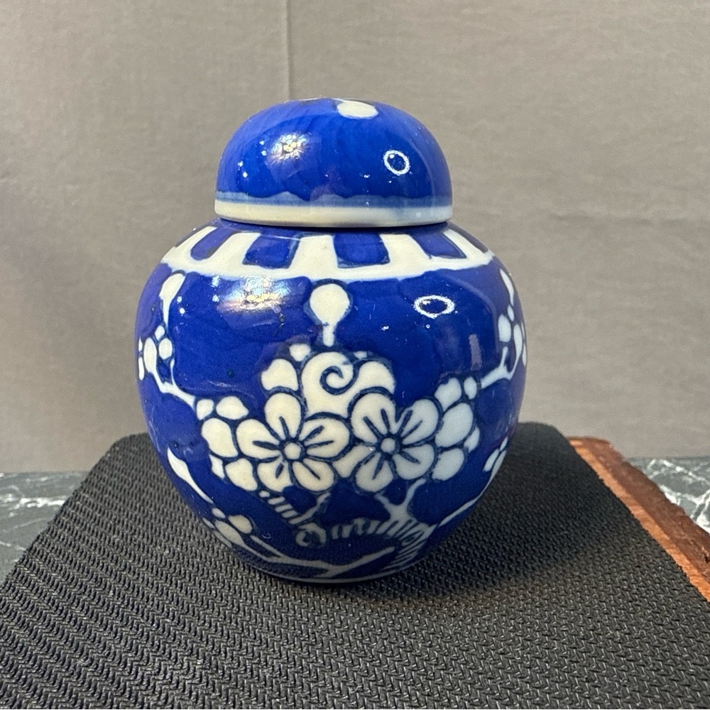 Vintage China antique Republic of China Ice plum Baozhu Small Lid jar